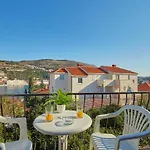 Apartman Leo's Charming