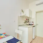 Leo's Charming Apartment *