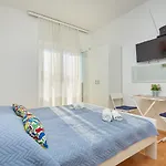 Leo's Charming Apartman *