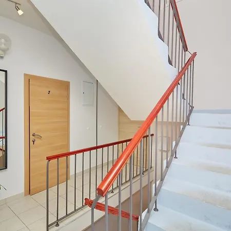 Leo's Charming Apartment *