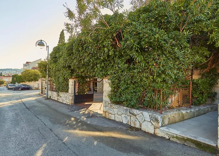 Leo's Charming Appartement *